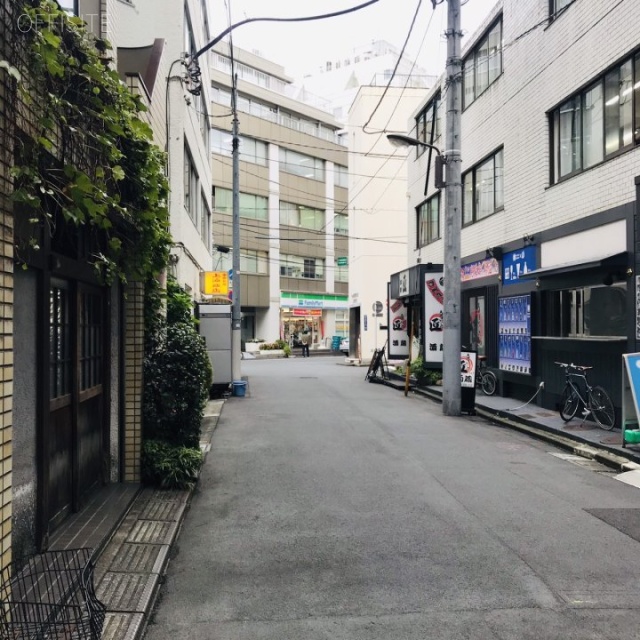 三崎町MKビル ビル前面道路