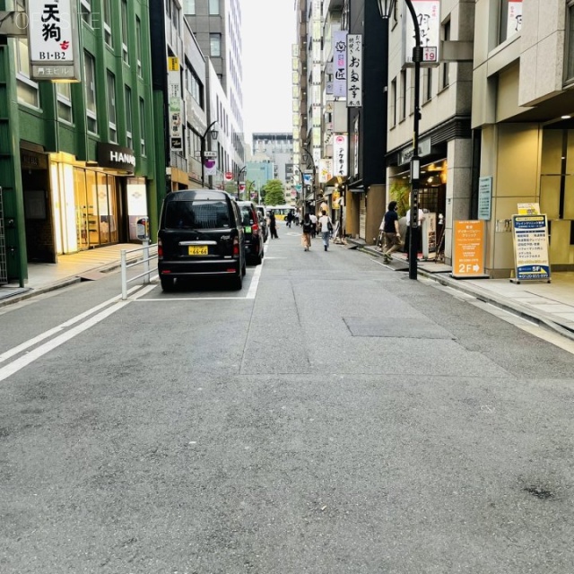マルヒロ日本橋ビル ビル前面道路