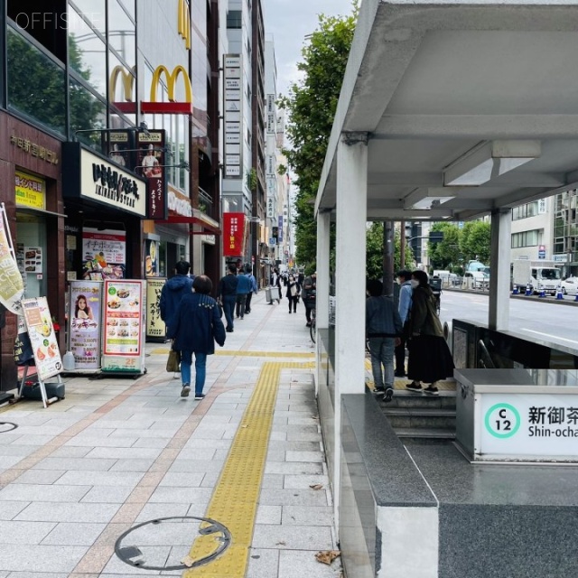 NCO神田小川町　前面歩道