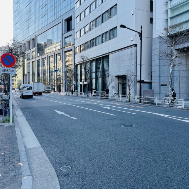 日本ビルディング別館 ビル前面道路