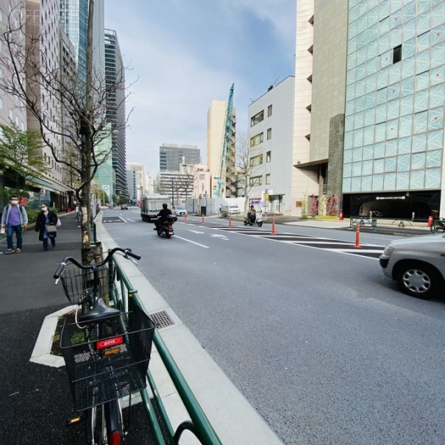 愛宕小西ビル ビル前面道路