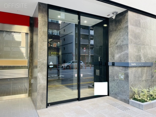 タスク新御徒町ビル　オフィスビル出入口