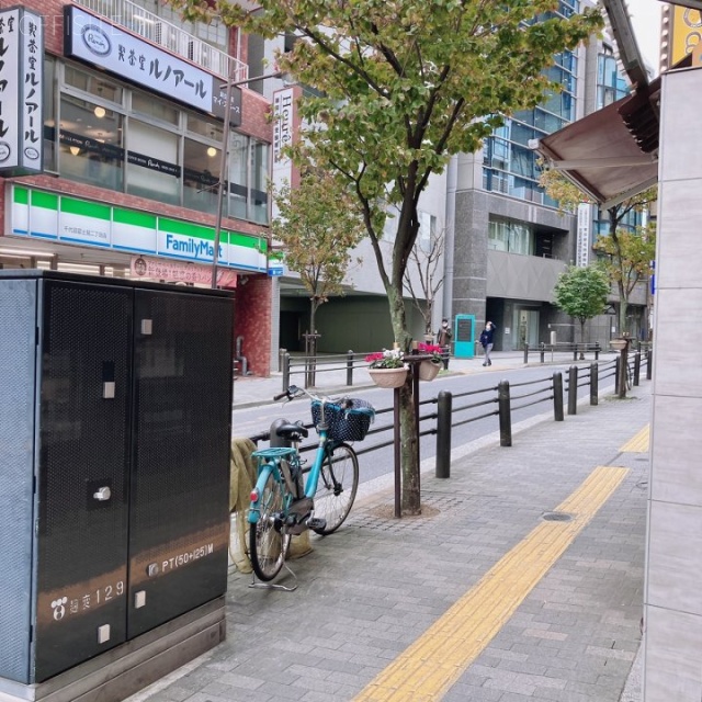 LEO飯田橋BUILDING ビル前面道路