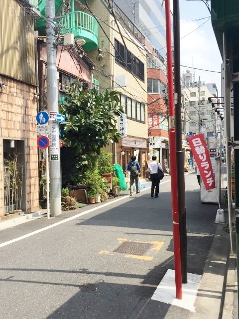神田ビル ビル前面道路