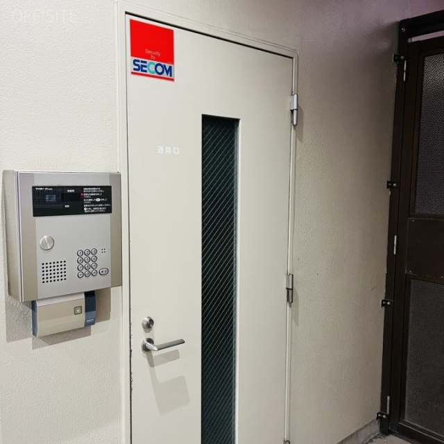 SWTビル 通用口