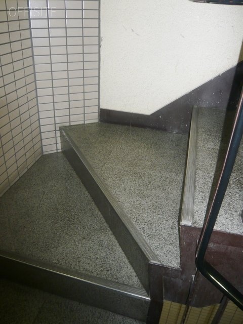 弓矢四国ビル エントランス