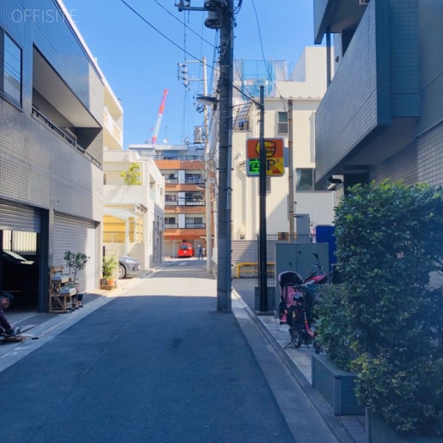 タワーホーム ビル前面道路