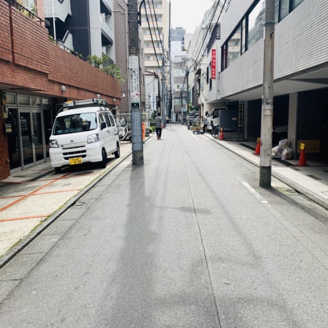 FD三田ビル ビル前面道路