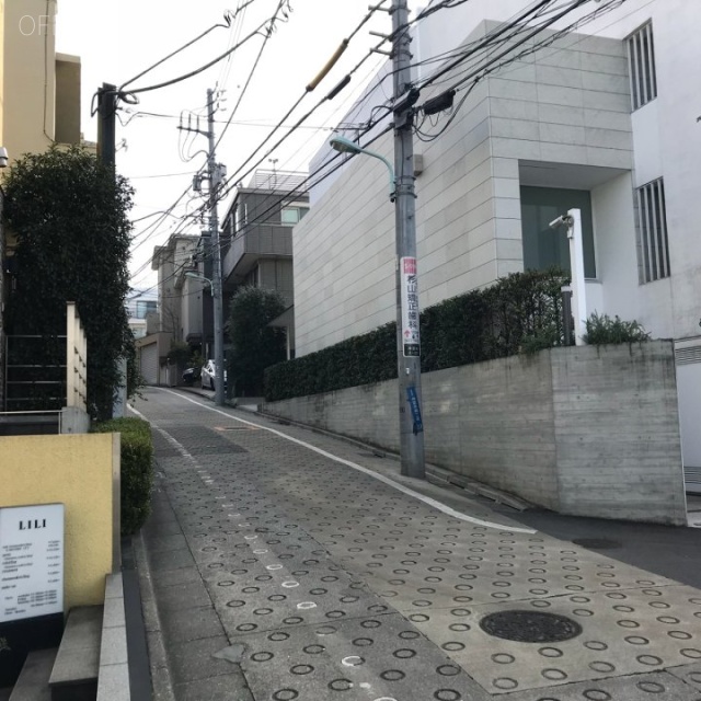 ACE神宮前 ビル前面道路
