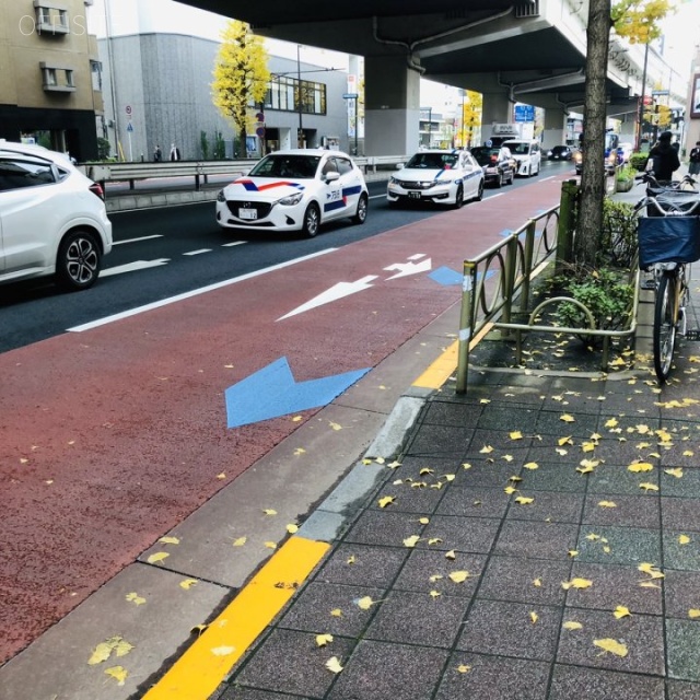 上馬マンション ビル前面道路