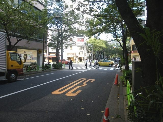 MICビル ビル前面道路