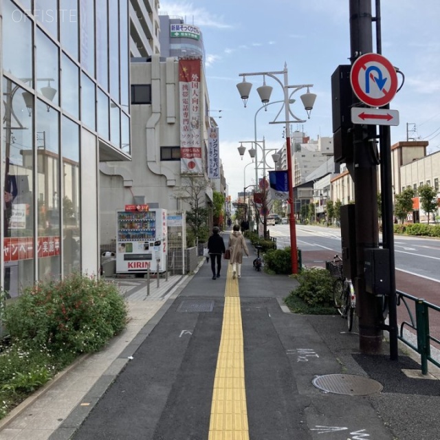 フェアウインド高田馬場(FAIR WIND高田馬場) ビル前面道路