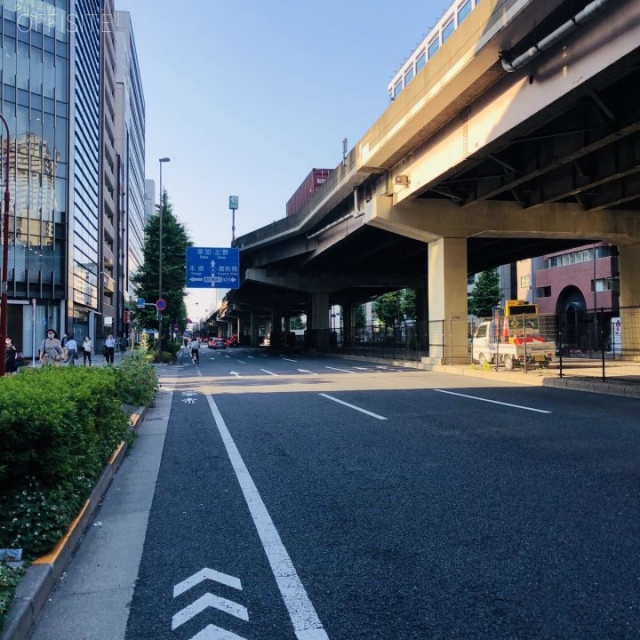 成瀬秋葉原ビル ビル前面道路