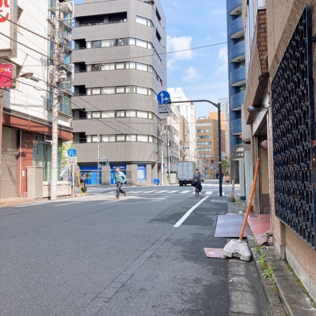 宮川ビル ビル前面道路