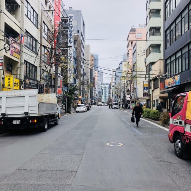 アドミラル神田ビル ビル前面道路