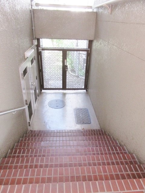 コープ野村六本木2 階段