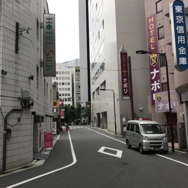 THE KINDAI 2 IKEBUKURO ビル前面道路