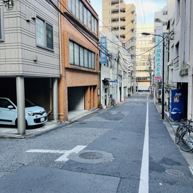石黒ビル ビル前面道路