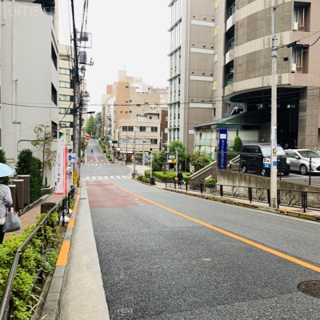 ヒキタカ湯島ビル ビル前面道路