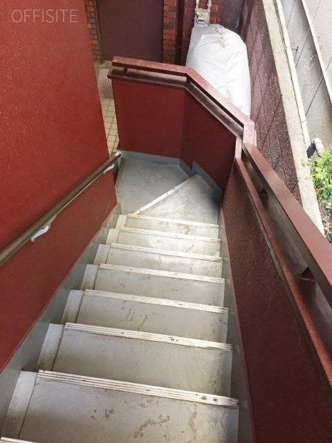 鳥居ビル 階段