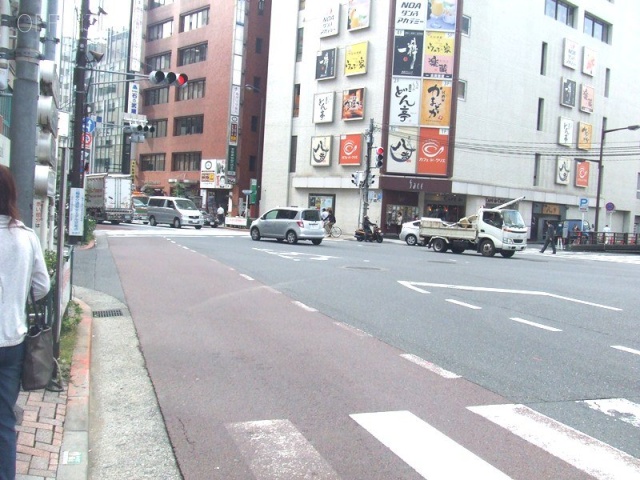前田ビル ビル前面道路