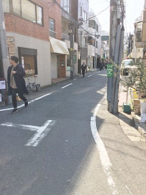 メルシー神宮前EASTビル ビル前面道路