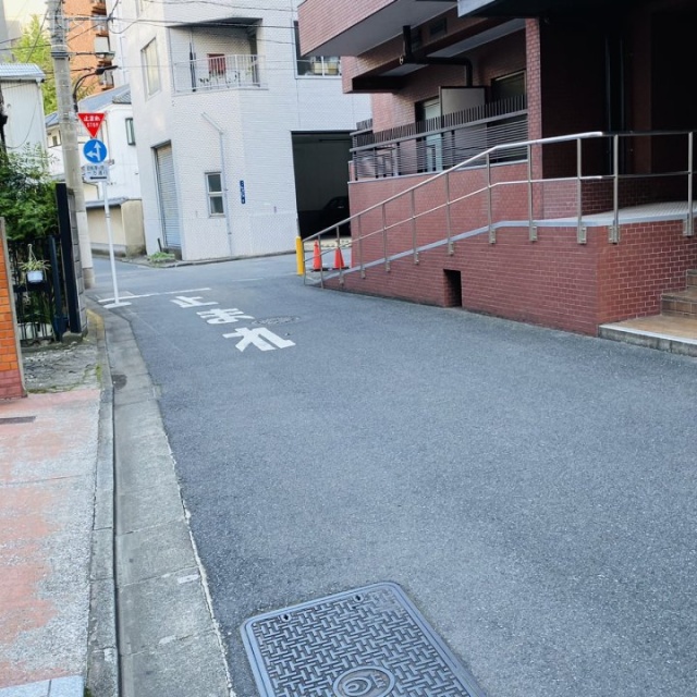 大和ビル ビル前面道路