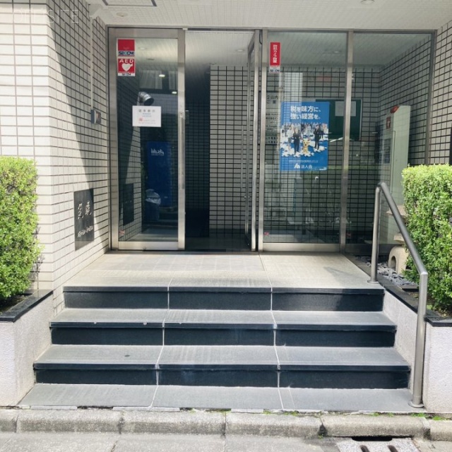 第二山内ビル エントランス