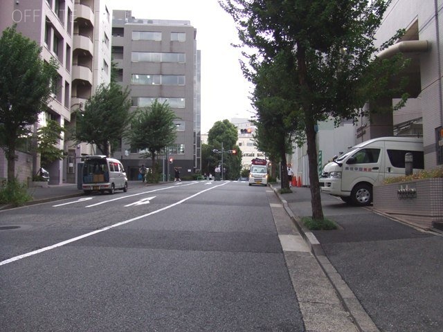 九段スカイビル ビル前面道路