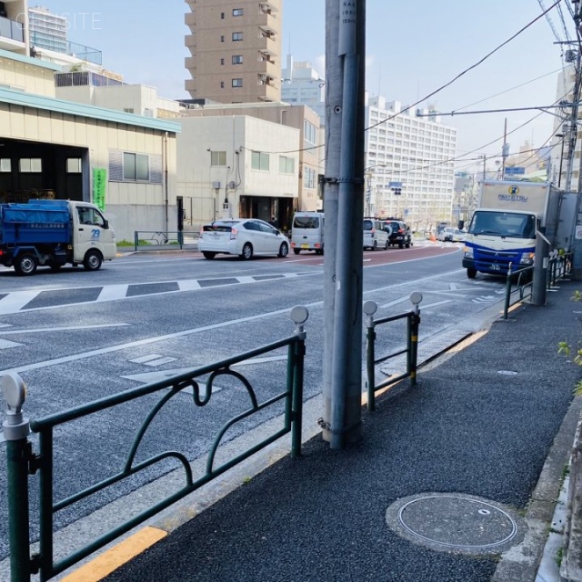 湯島ベアービル ビル前面道路