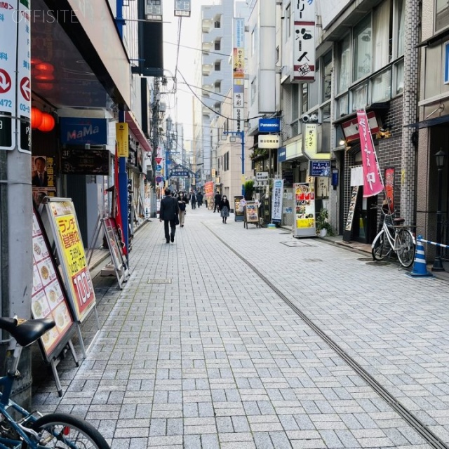 神田西口ビル ビル前面道路