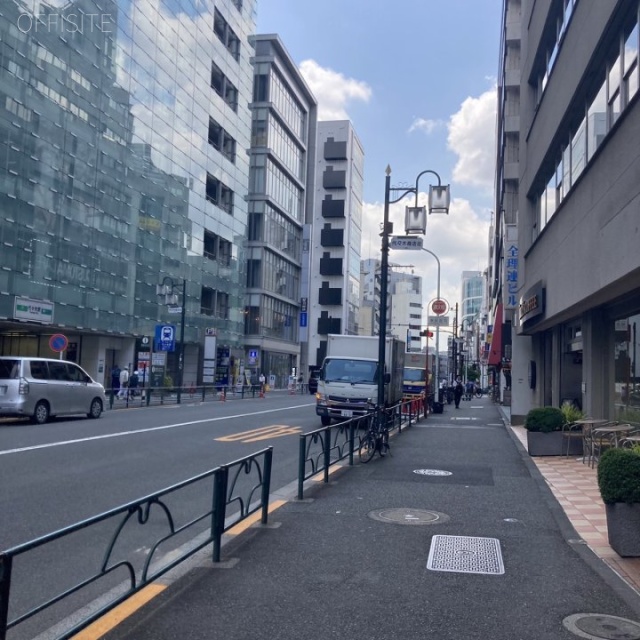 オダカビル ビル前面道路