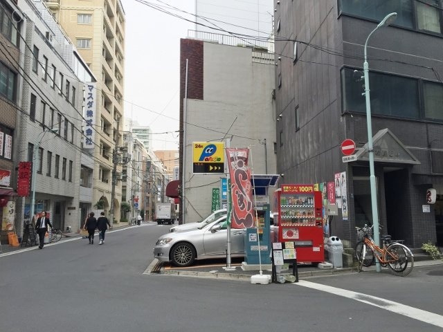 松屋ビル ビル前面道路