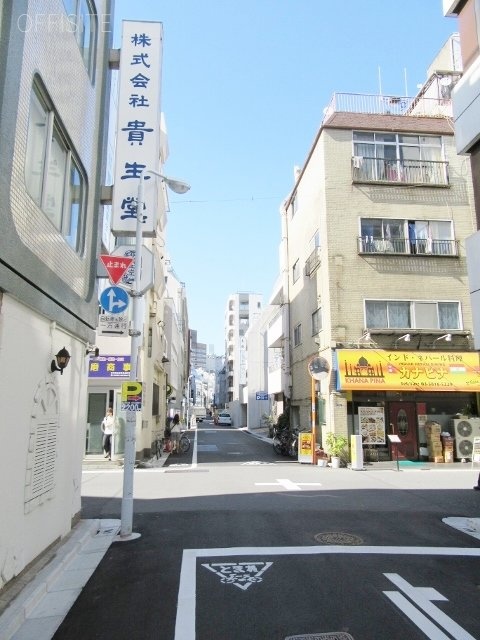 山崎ビル ビル全面道路