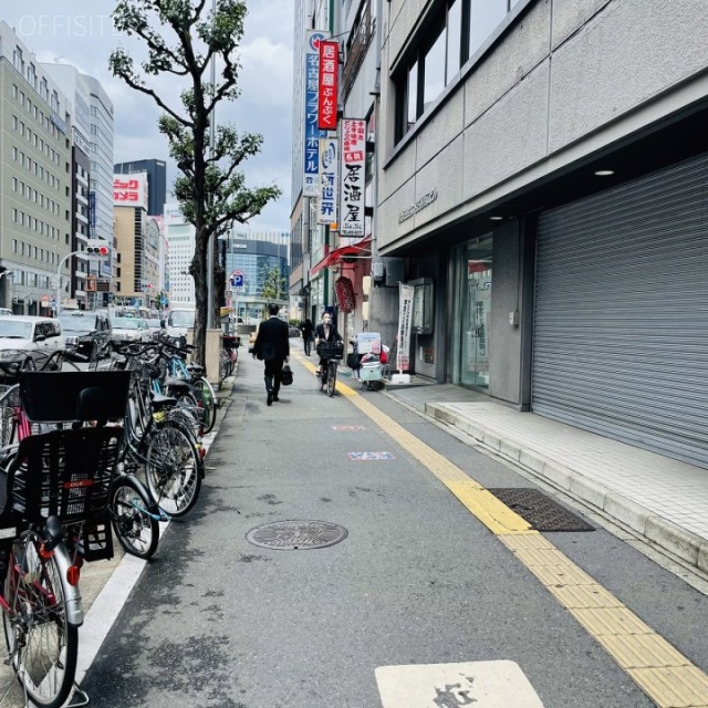 明治安田生命名古屋西口ビル 前面歩道