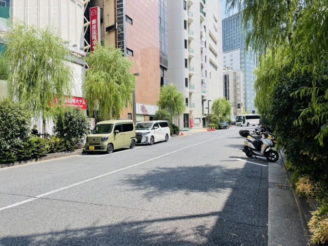 銀座全線座ビル 前面に御門通り