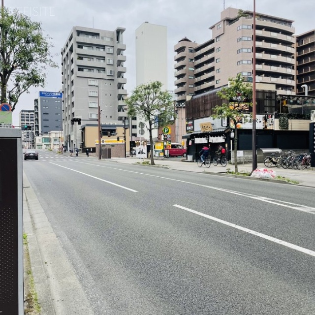 花本ビル　前面の東七番町通り
