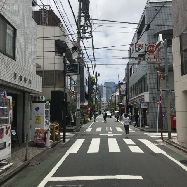 タネダビル ビル前面道路