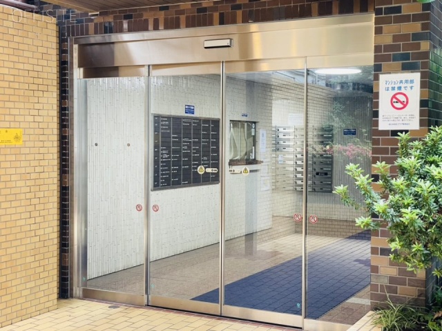 朝日神保町プラザ　オフィスビル出入口