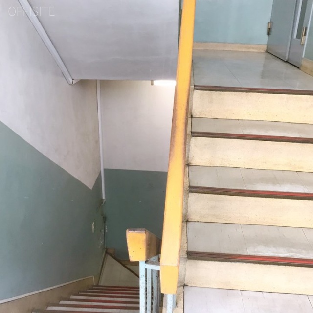 森下ビル 階段