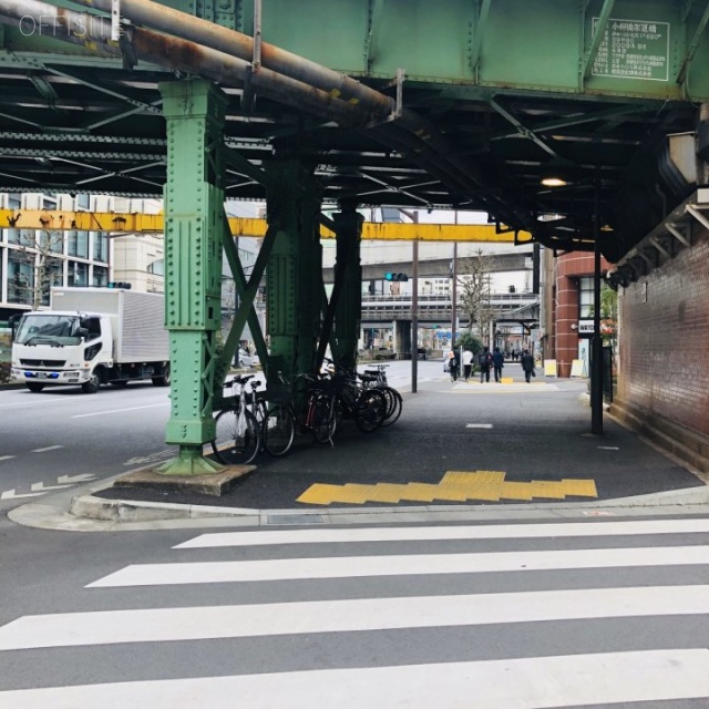 須田町パークビル ビル前面道路