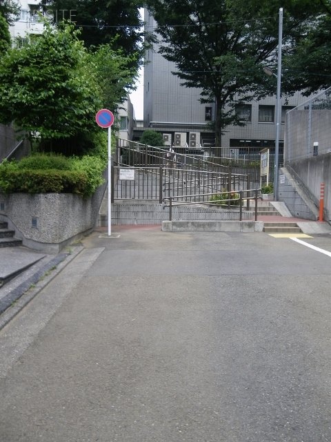 代々木當山ビル ビル前面道路