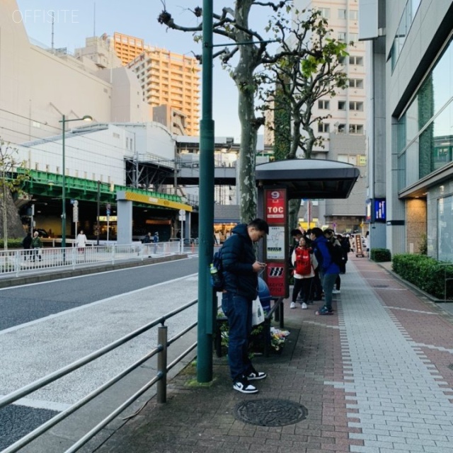 A-PLACE五反田駅前 ビル前面道路