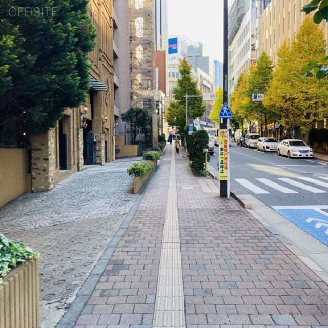 高田馬場216ビル 前面歩道