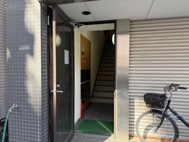 NPRビル　オフィスビル出入口