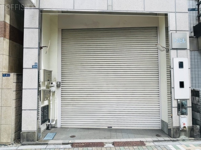 トスビル　オフィスビル出入口