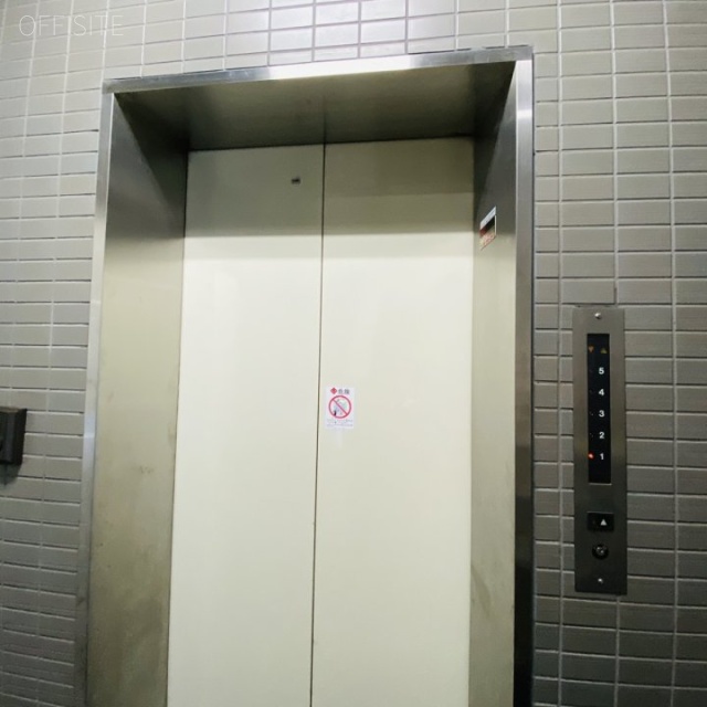 アヤティカビル エレベーター