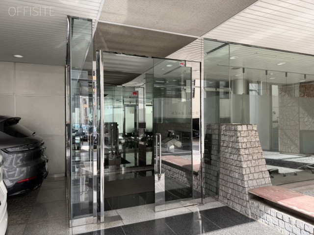 兜町第6葉山ビル オフィスビル出入口