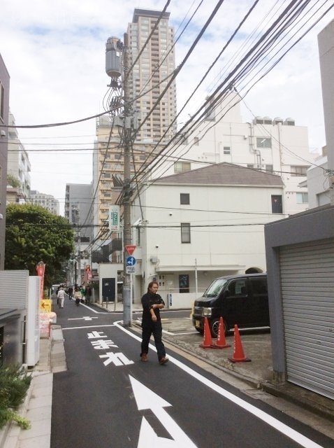 ラピス青山ビル ビル周辺道路