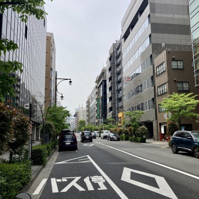 7山京ビル ビル前面道路